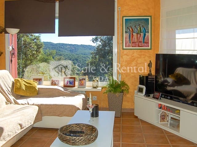 4 bedroom Villa for sale in Santa Cristina d'Aro with pool garage - € 398,000 (Ref: 9395689)