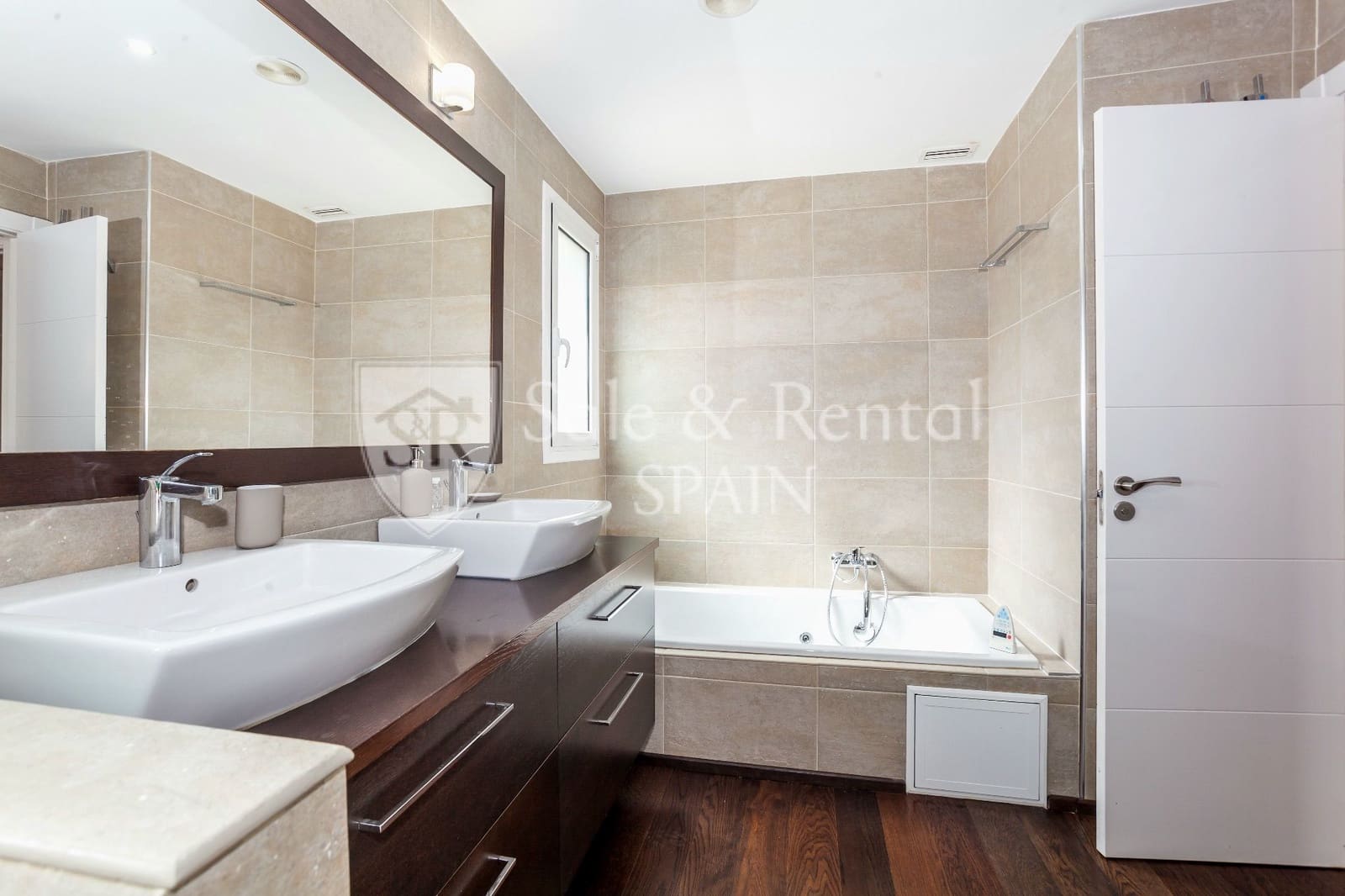 6 soverom Villa til salgs i Gava med svømmebasseng garasje - € 2 650 000 (Ref: 9398148)