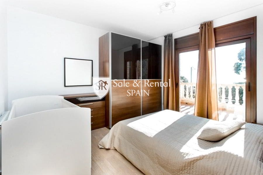 4 soverom Villa til salgs i Lloret de Mar med svømmebasseng - € 440 000 (Ref: 9421820)