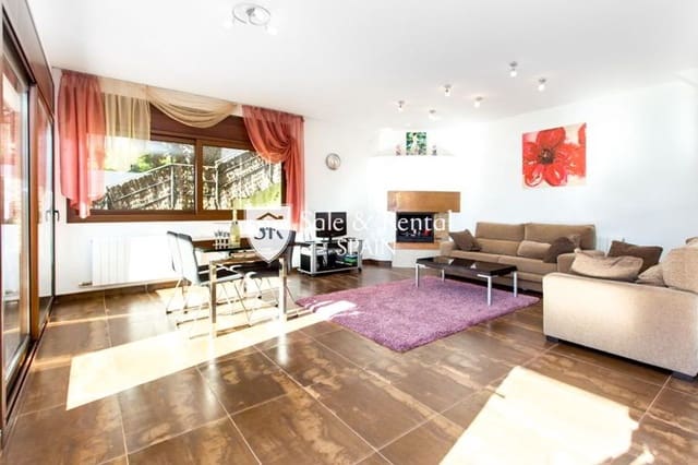 4 soveværelse Villa til salg i Serra Brava, Lloret de Mar med swimmingpool - € 440.000 (Ref: 9421820)