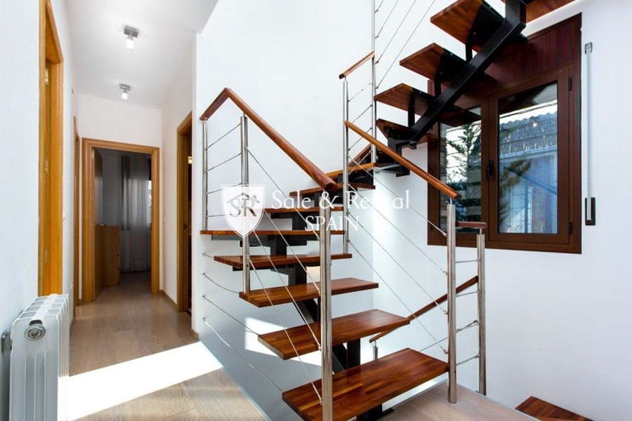 4 soverom Villa til salgs i Lloret de Mar med svømmebasseng - € 440 000 (Ref: 9421820)