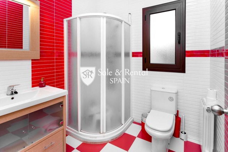 4 soverom Villa til salgs i Lloret de Mar med svømmebasseng - € 440 000 (Ref: 9421820)