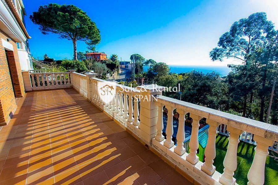 4 soverom Villa til salgs i Lloret de Mar med svømmebasseng - € 440 000 (Ref: 9421820)