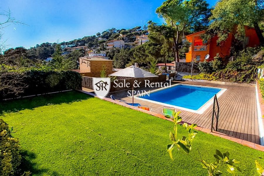 4 soverom Villa til salgs i Lloret de Mar med svømmebasseng - € 440 000 (Ref: 9421820)