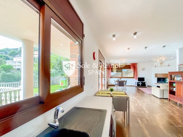 4 soveværelse Villa til salg i Serra Brava, Lloret de Mar med swimmingpool - € 440.000 (Ref: 9421820)