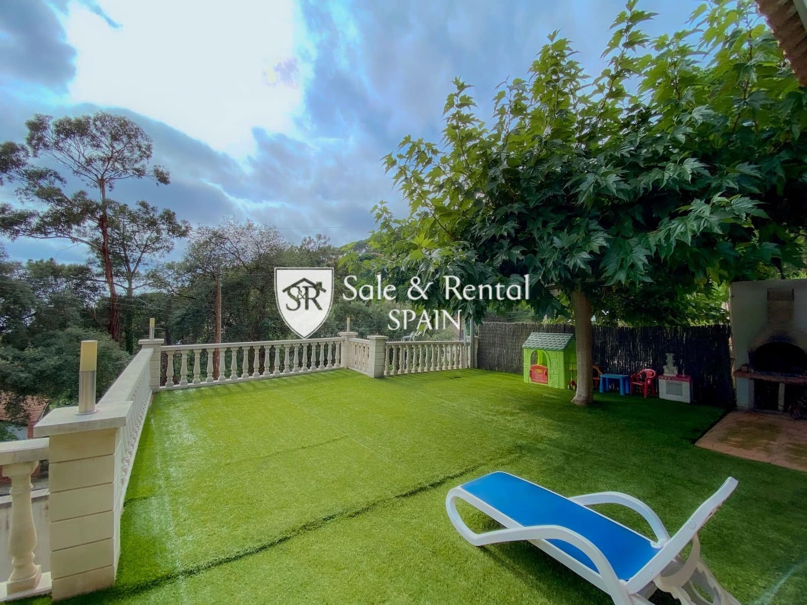 4 soverom Villa til salgs i Lloret de Mar med svømmebasseng - € 440 000 (Ref: 9421820)