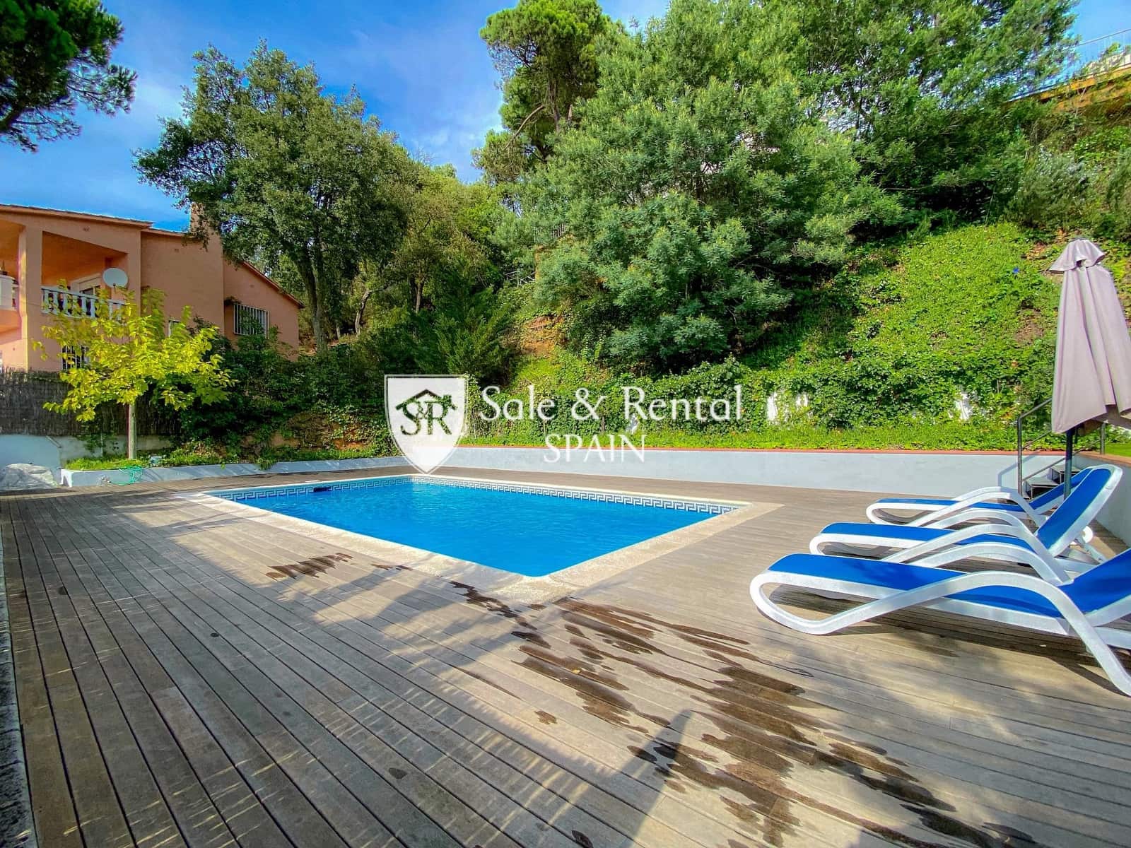 4 soverom Villa til salgs i Lloret de Mar med svømmebasseng - € 440 000 (Ref: 9421820)