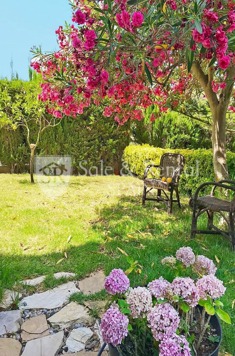 4 sypialnia Willa na sprzedaż w Lloret de Mar z basenem garażem - 630 000 € (Ref: 9473748)