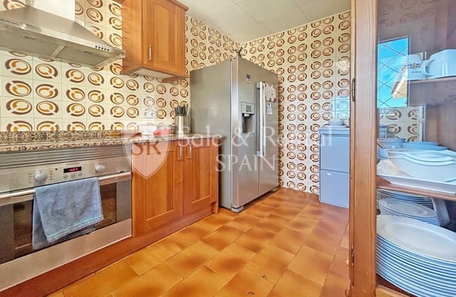 4 Zimmer Villa zu verkaufen in Canyelles, Lloret de Mar mit Pool Garage - 630.000 € (Ref: 9473748)