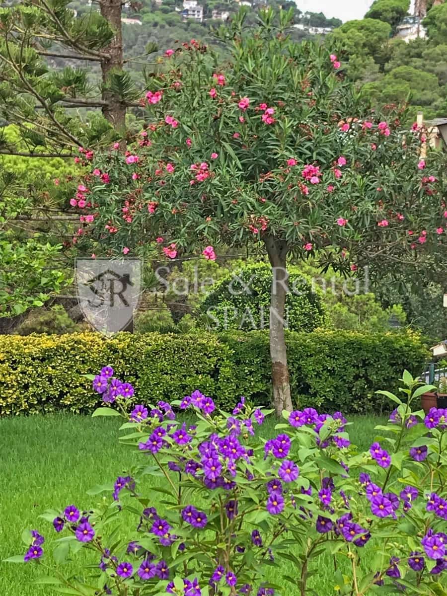 4 sypialnia Willa na sprzedaż w Lloret de Mar z basenem garażem - 630 000 € (Ref: 9473748)