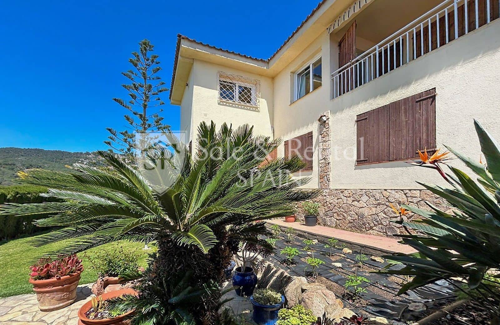 4 sypialnia Willa na sprzedaż w Lloret de Mar z basenem garażem - 630 000 € (Ref: 9473748)