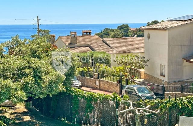 4 Zimmer Villa zu verkaufen in Canyelles, Lloret de Mar mit Pool Garage - 630.000 € (Ref: 9473748)