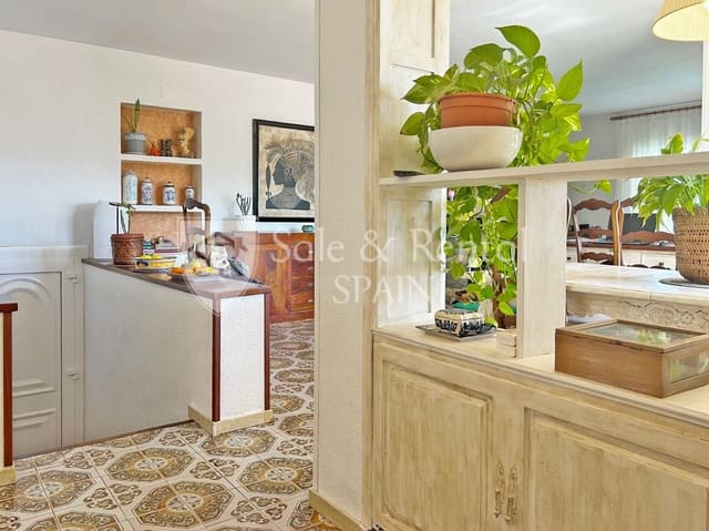 4 Zimmer Villa zu verkaufen in Canyelles, Lloret de Mar mit Pool Garage - 630.000 € (Ref: 9473748)