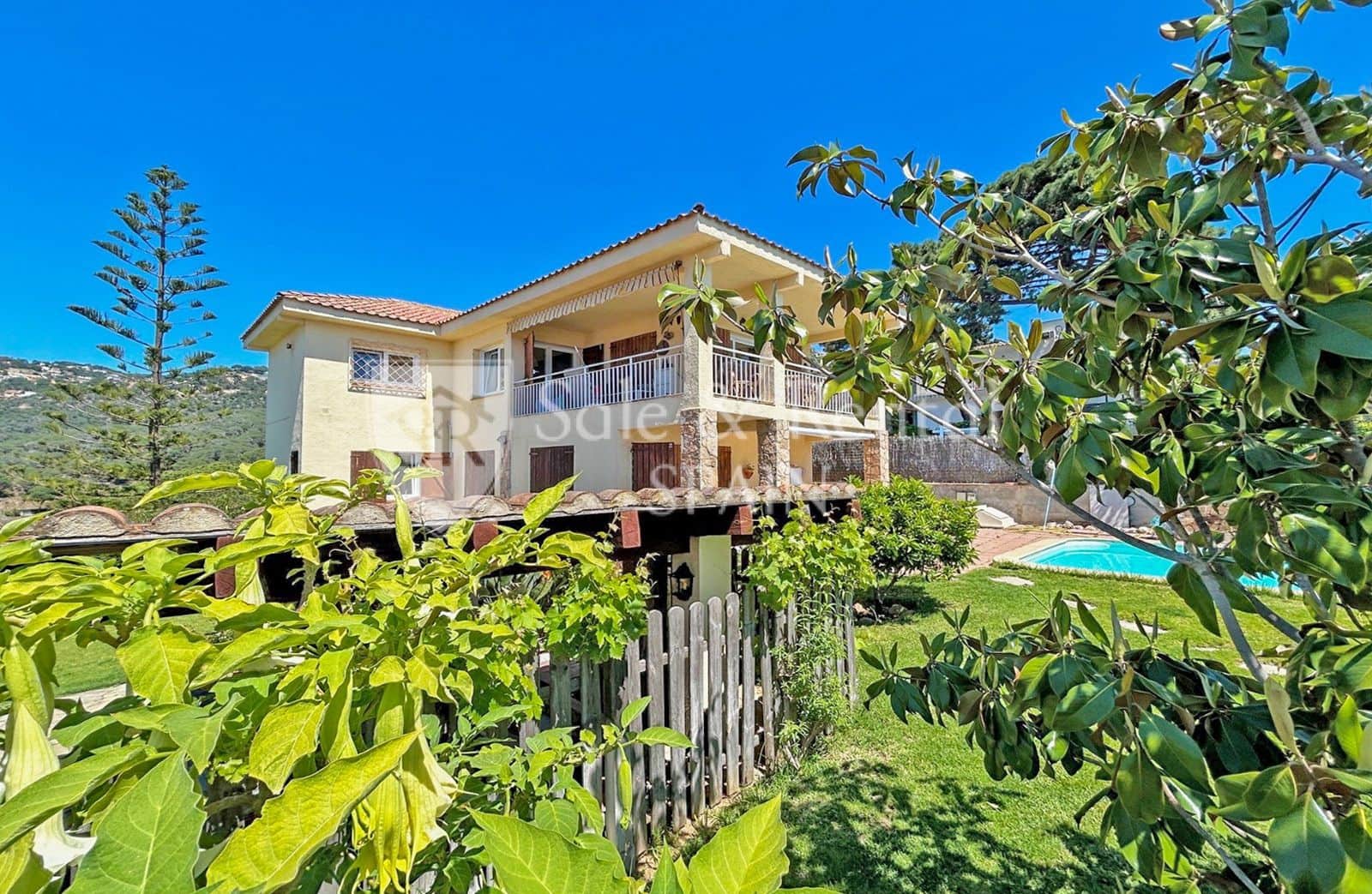 4 sypialnia Willa na sprzedaż w Lloret de Mar z basenem garażem - 630 000 € (Ref: 9473748)