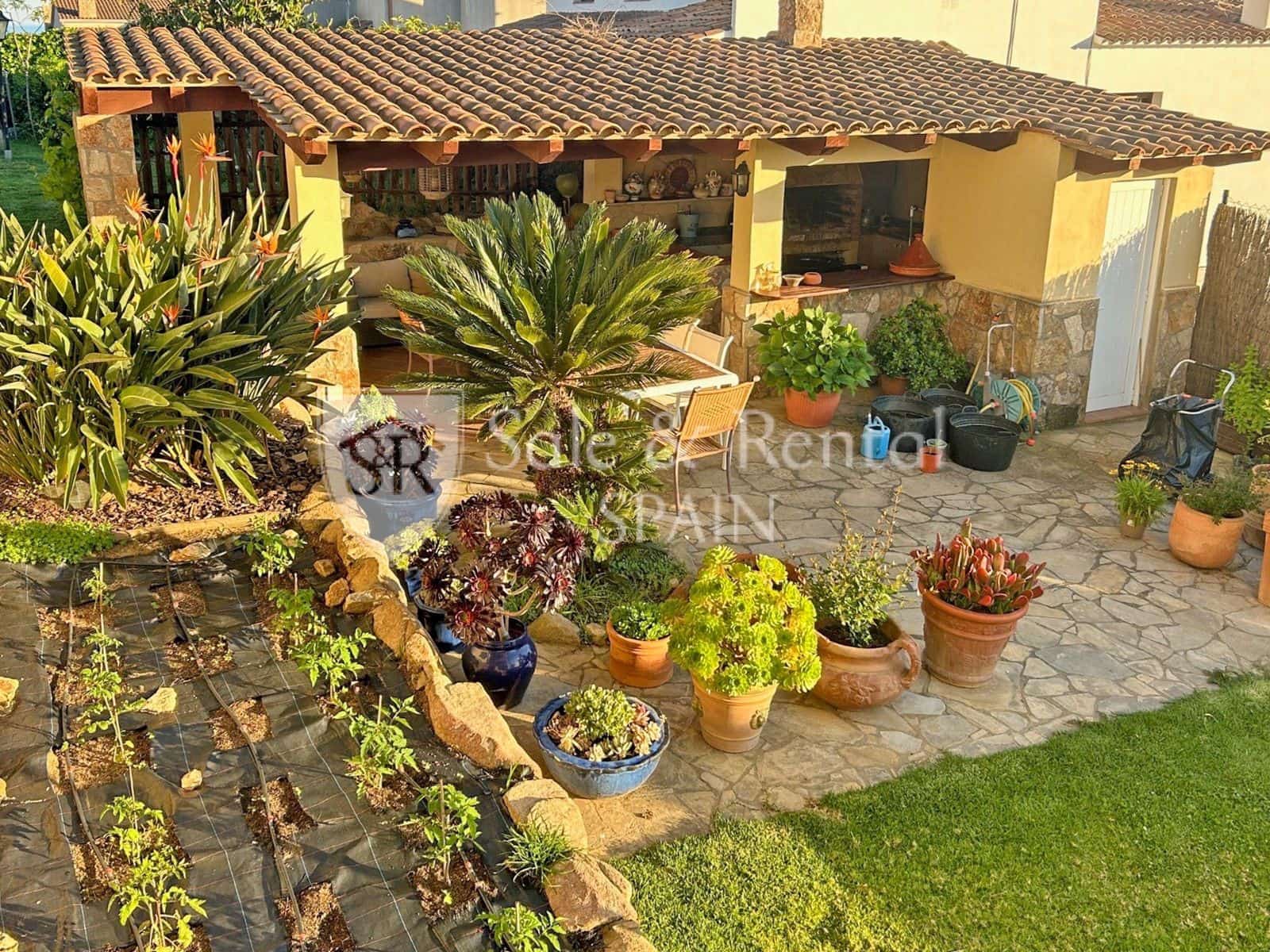 4 sypialnia Willa na sprzedaż w Lloret de Mar z basenem garażem - 630 000 € (Ref: 9473748)