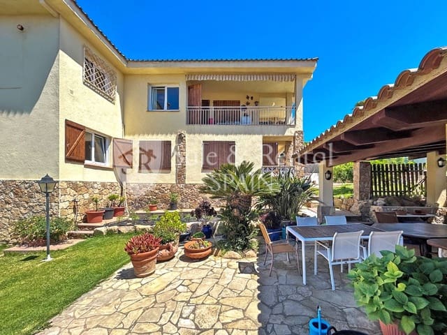 4 Zimmer Villa zu verkaufen in Canyelles, Lloret de Mar mit Pool Garage - 630.000 € (Ref: 9473748)