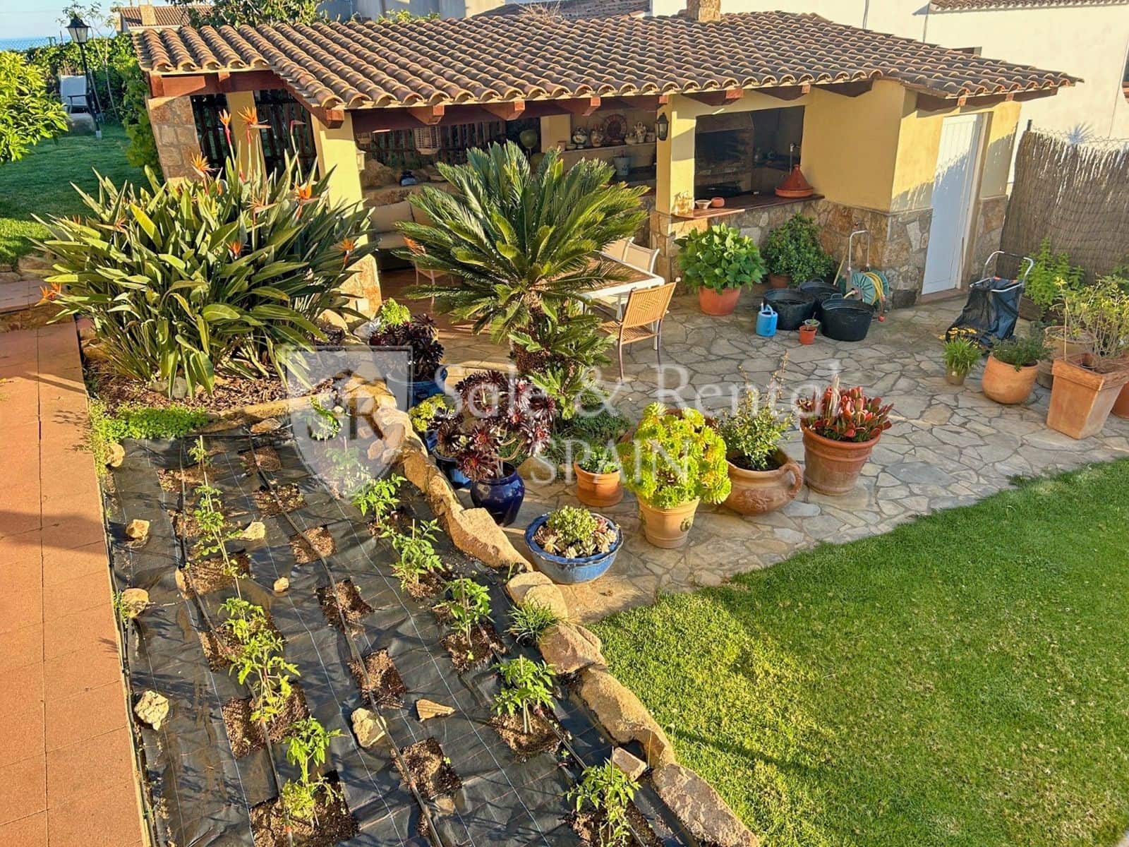 4 sypialnia Willa na sprzedaż w Lloret de Mar z basenem garażem - 630 000 € (Ref: 9473748)