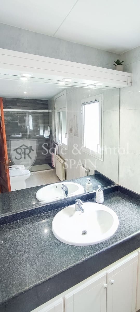 3 Zimmer Villa zu verkaufen in Sant Feliu de Guixols mit Garage - 450.000 € (Ref: 9478536)