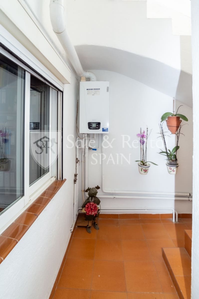 4 bedroom Villa for sale in Sant Feliu de Guixols with garage - € 450,000 (Ref: 9478536)