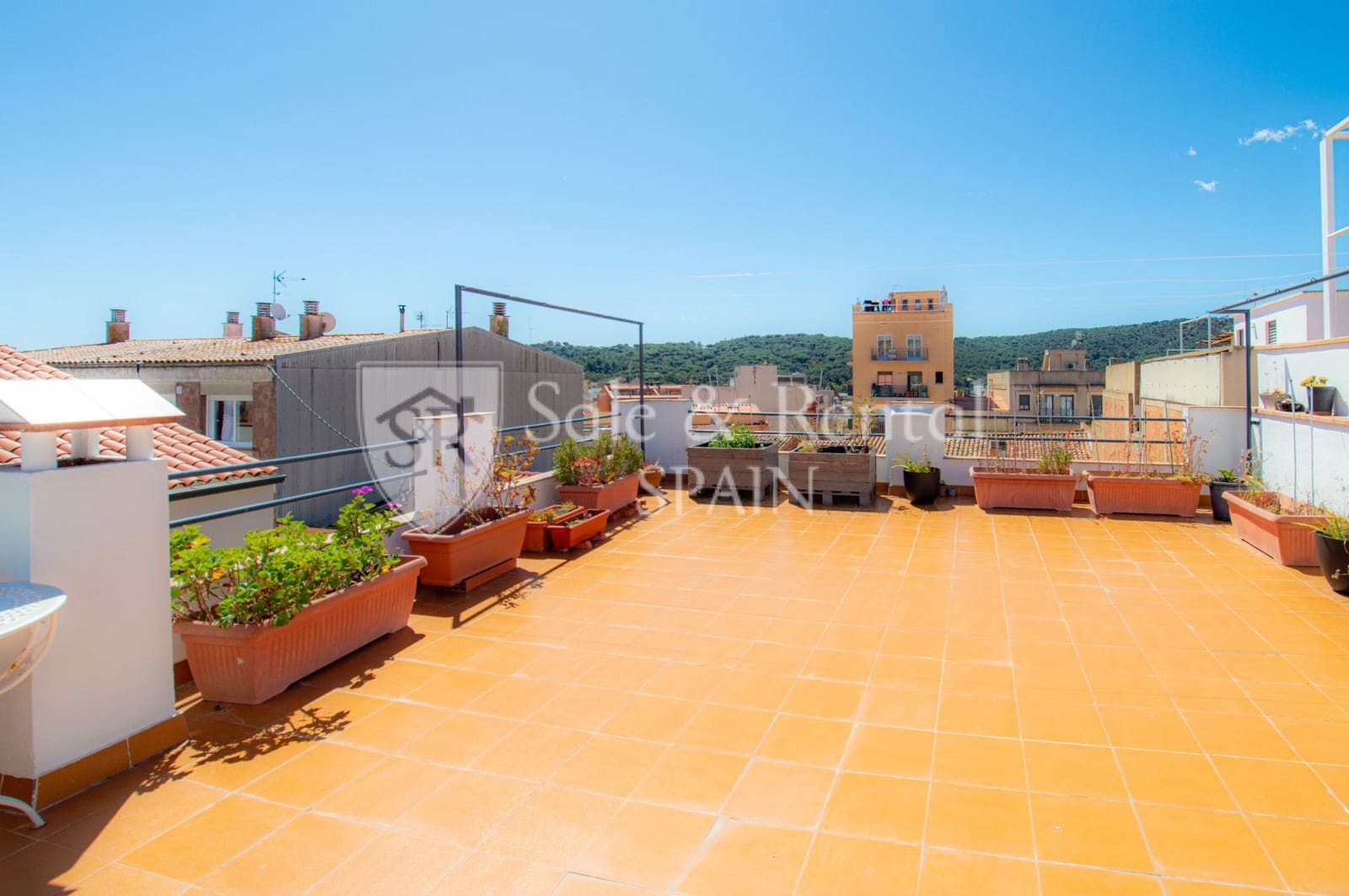 4 bedroom Villa for sale in Sant Feliu de Guixols with garage - € 450,000 (Ref: 9478536)