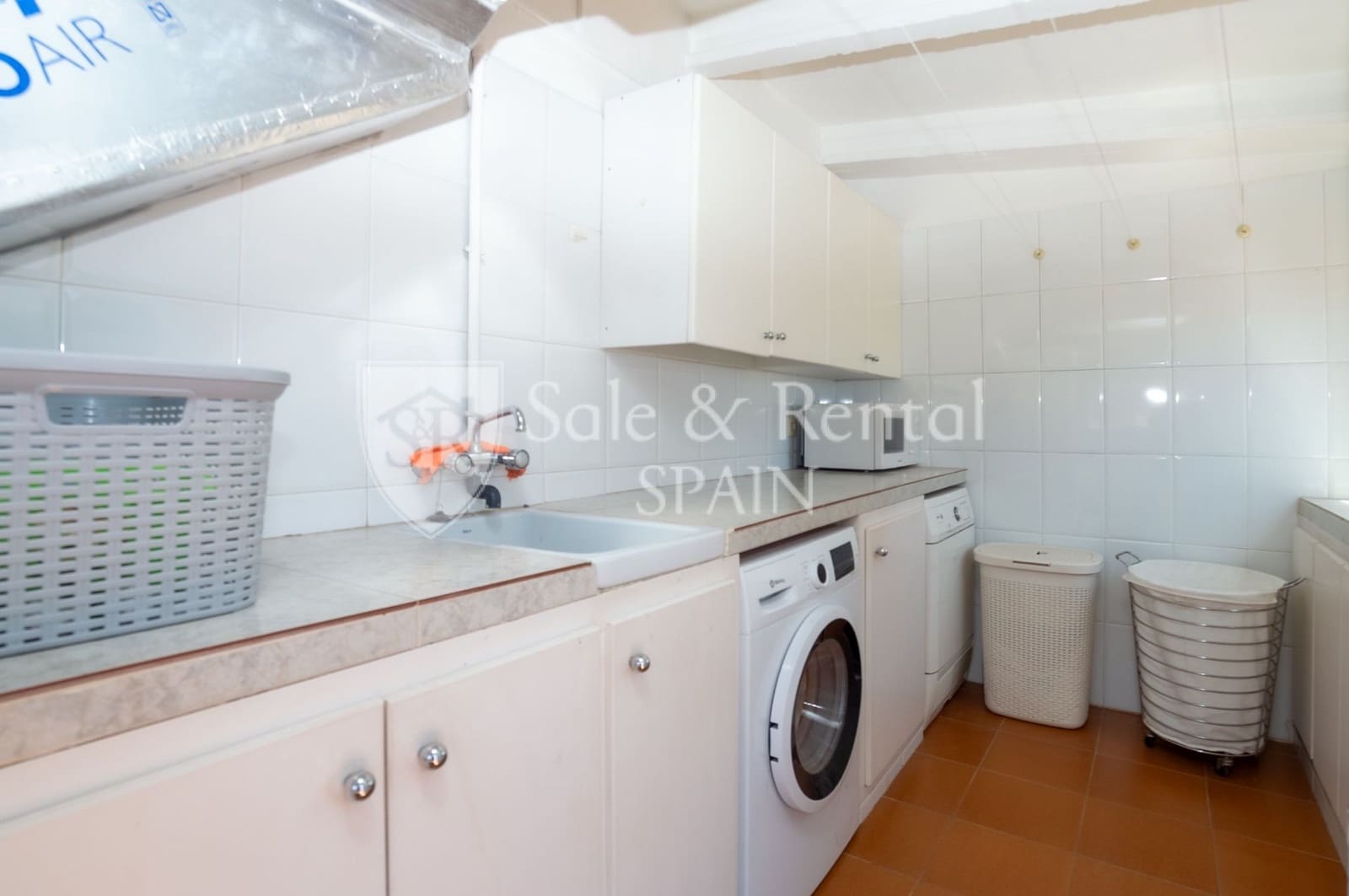 4 bedroom Villa for sale in Sant Feliu de Guixols with garage - € 450,000 (Ref: 9478536)