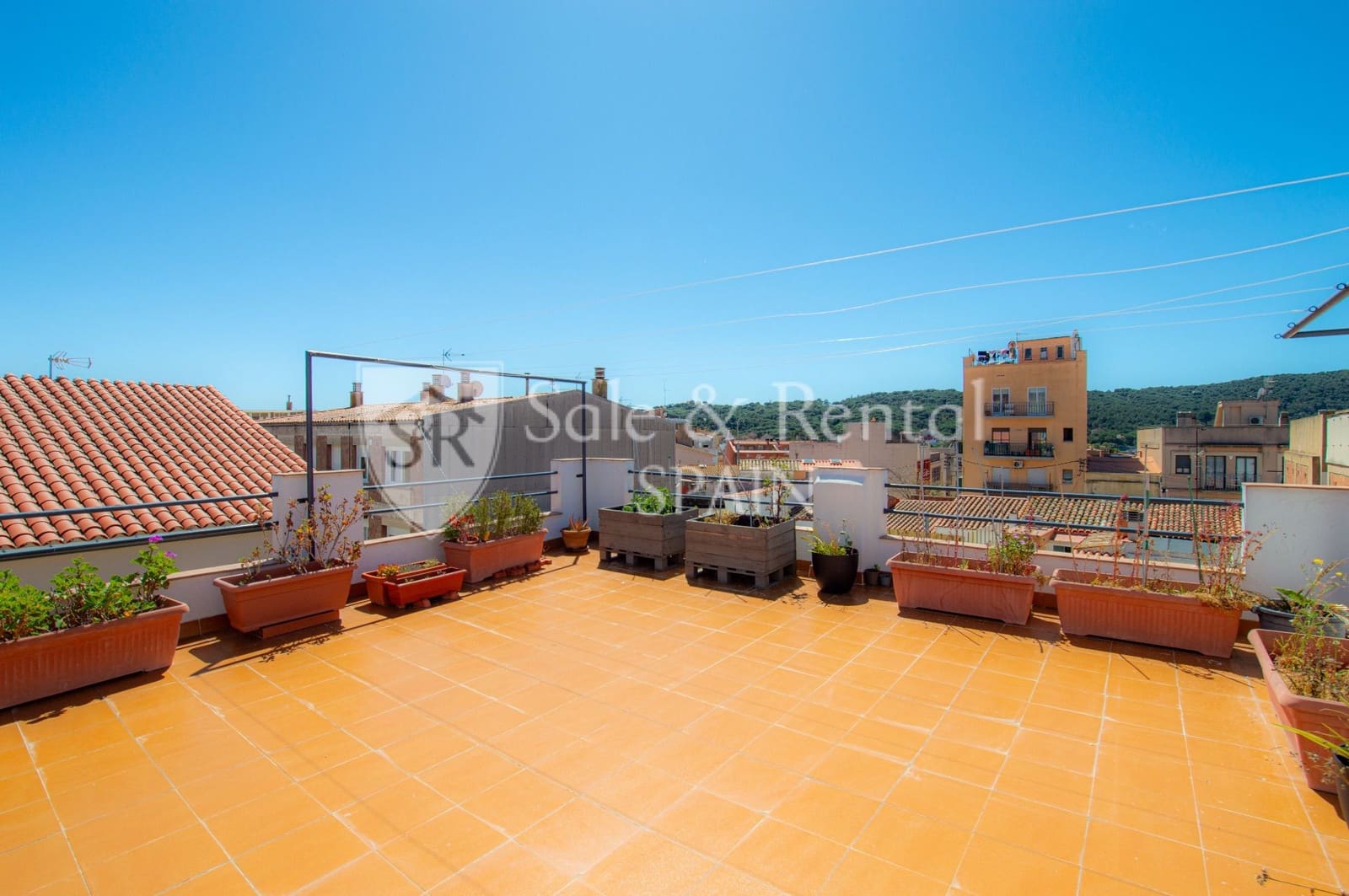 4 bedroom Villa for sale in Sant Feliu de Guixols with garage - € 450,000 (Ref: 9478536)