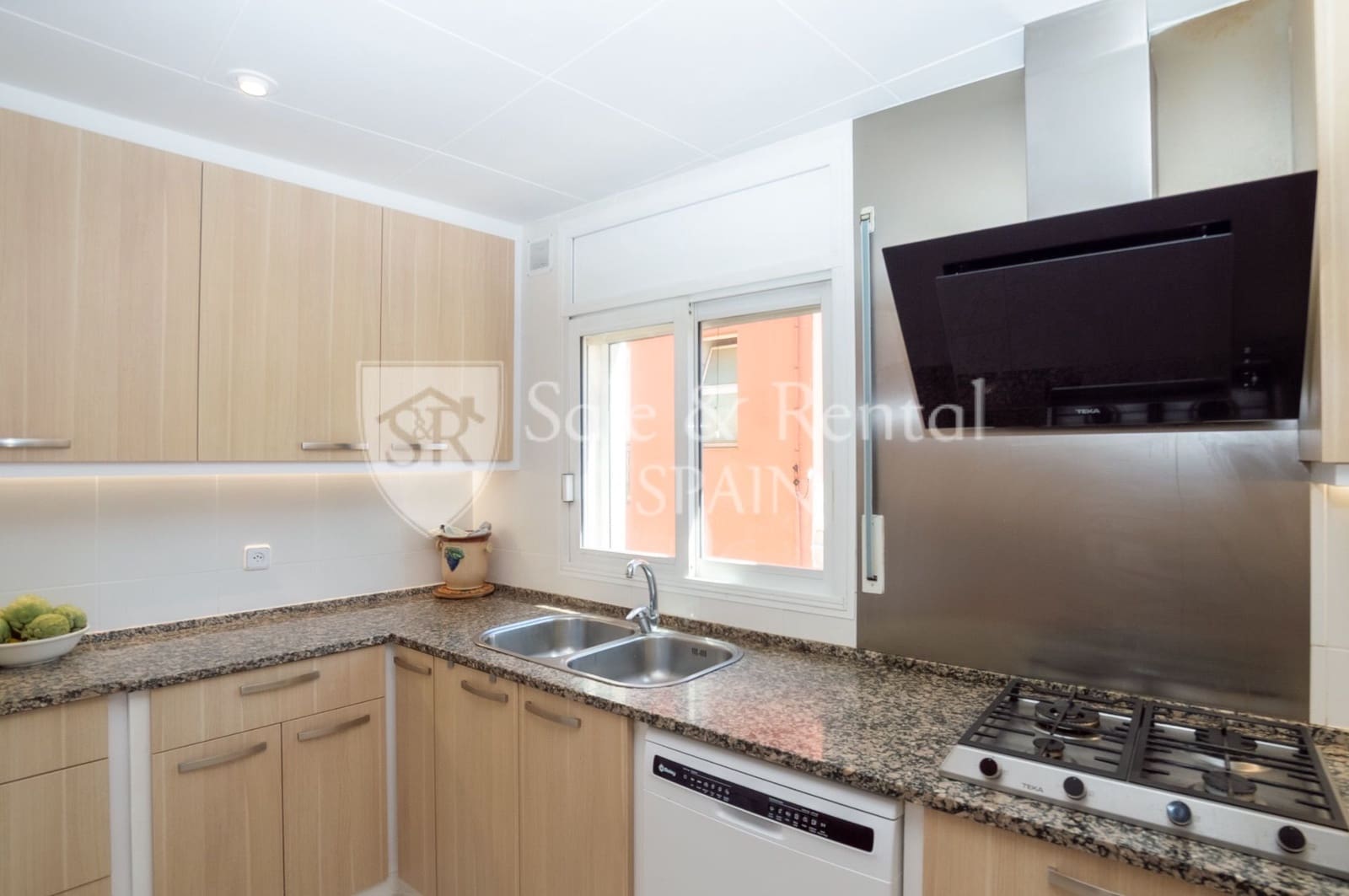 4 bedroom Villa for sale in Sant Feliu de Guixols with garage - € 450,000 (Ref: 9478536)