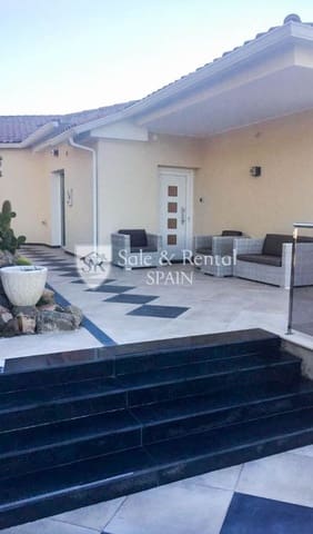 4 slaapkamer Villa te koop in Roca Grossa, Lloret de Mar met zwembad garage - € 795.000 (Ref: 9526057)