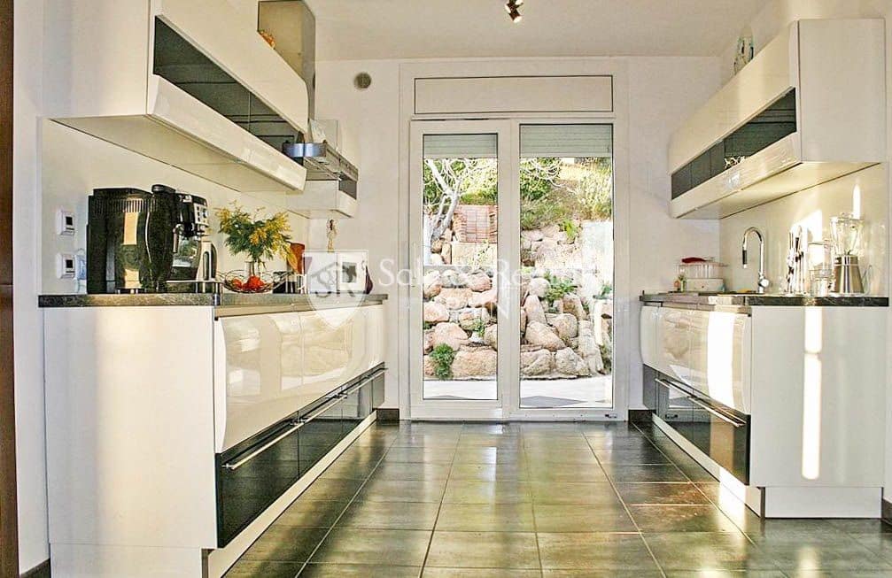 4 slaapkamer Villa te koop in Lloret de Mar met zwembad garage - € 795.000 (Ref: 9526057)