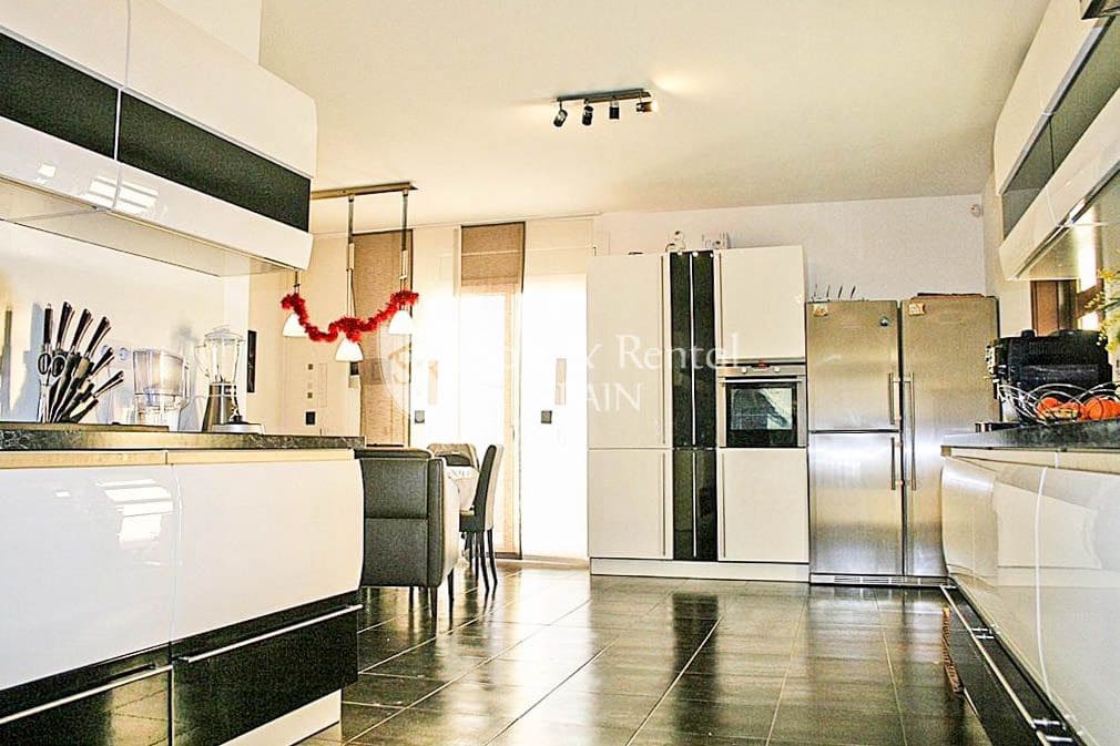 4 slaapkamer Villa te koop in Lloret de Mar met zwembad garage - € 795.000 (Ref: 9526057)