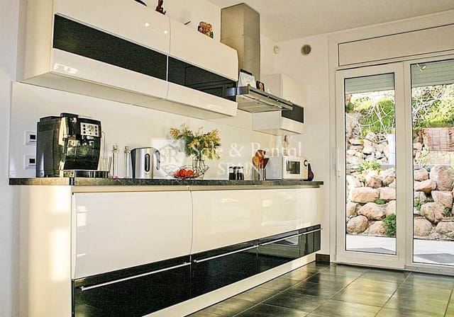 4 slaapkamer Villa te koop in Roca Grossa, Lloret de Mar met zwembad garage - € 795.000 (Ref: 9526057)