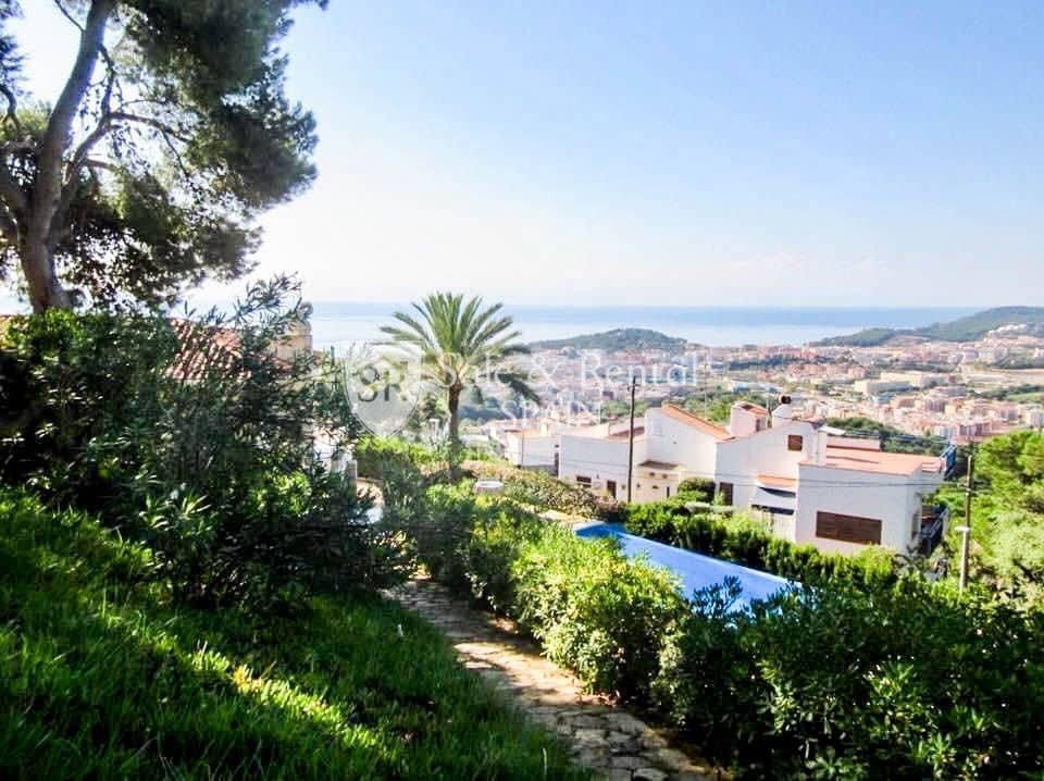 4 slaapkamer Villa te koop in Lloret de Mar met zwembad garage - € 795.000 (Ref: 9526057)