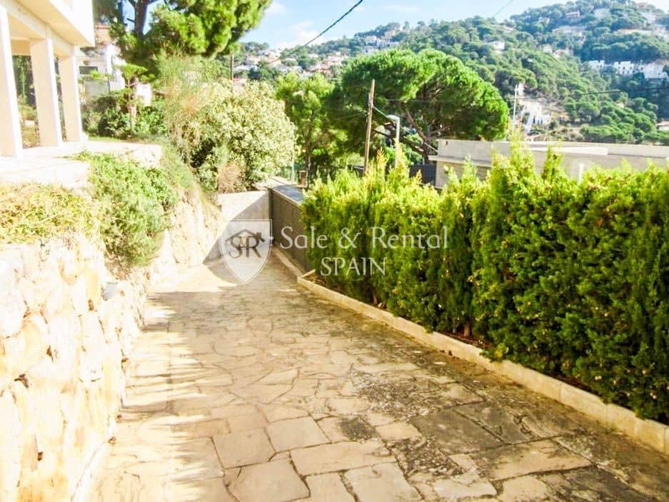 4 slaapkamer Villa te koop in Lloret de Mar met zwembad garage - € 795.000 (Ref: 9526057)