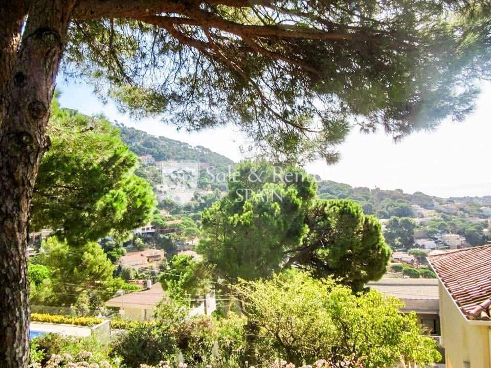 4 slaapkamer Villa te koop in Lloret de Mar met zwembad garage - € 795.000 (Ref: 9526057)
