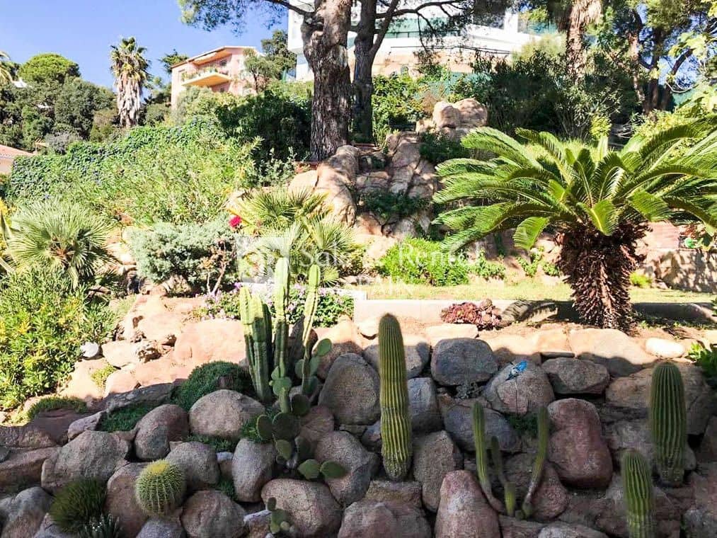 4 slaapkamer Villa te koop in Lloret de Mar met zwembad garage - € 795.000 (Ref: 9526057)