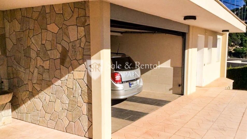 4 slaapkamer Villa te koop in Lloret de Mar met zwembad garage - € 795.000 (Ref: 9526057)