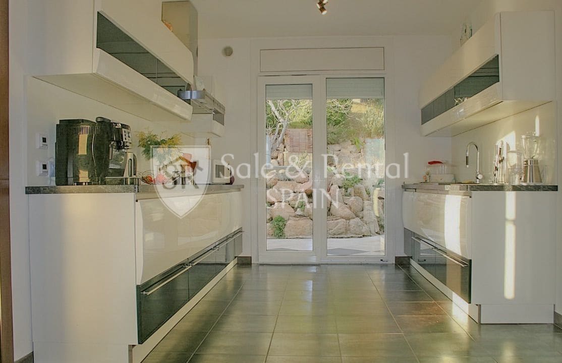 4 bedroom Villa for sale in Lloret de Mar with pool garage - € 795,000 (Ref: 9526057)