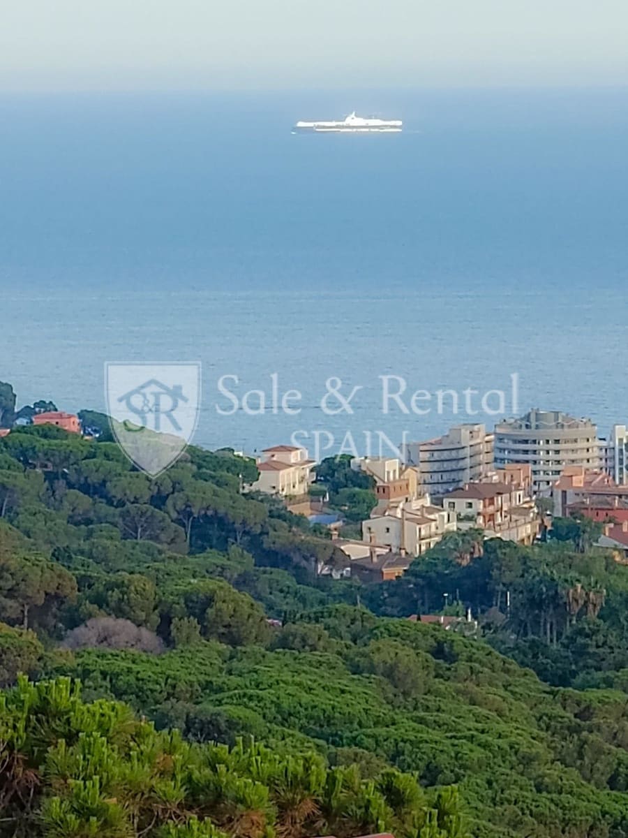 4 bedroom Villa for sale in Lloret de Mar with pool garage - € 795,000 (Ref: 9526057)