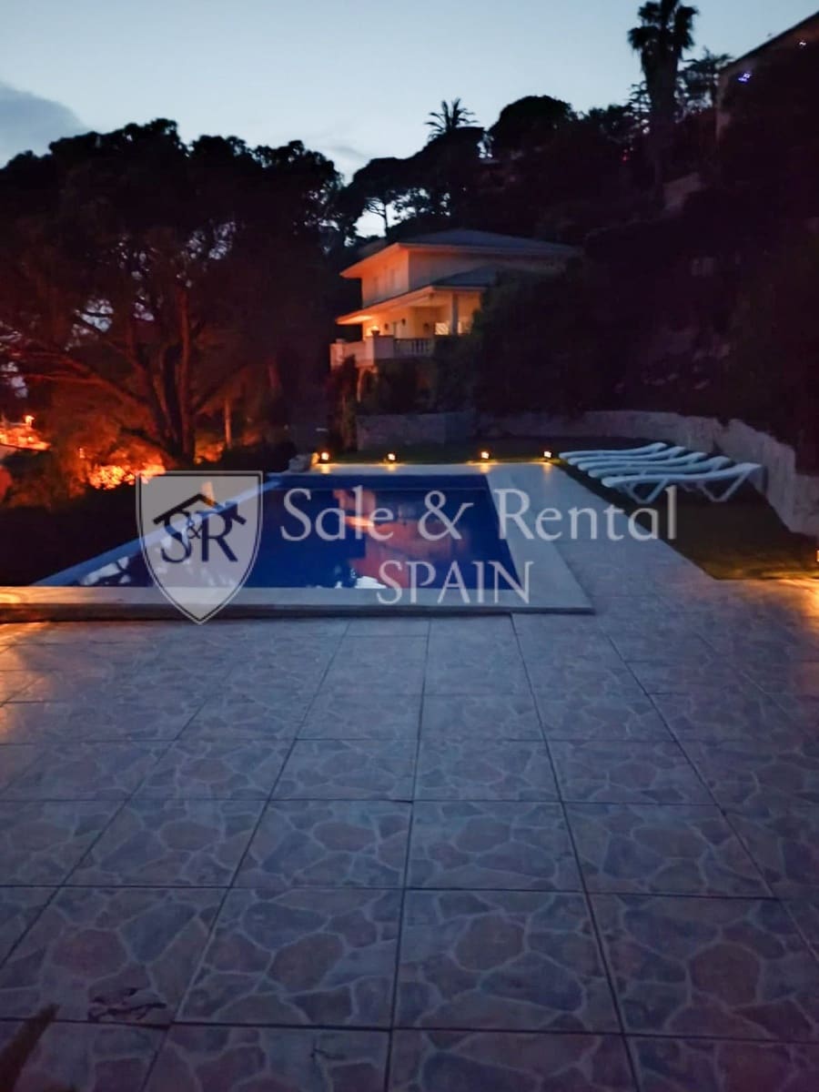 4 bedroom Villa for sale in Lloret de Mar with pool garage - € 795,000 (Ref: 9526057)