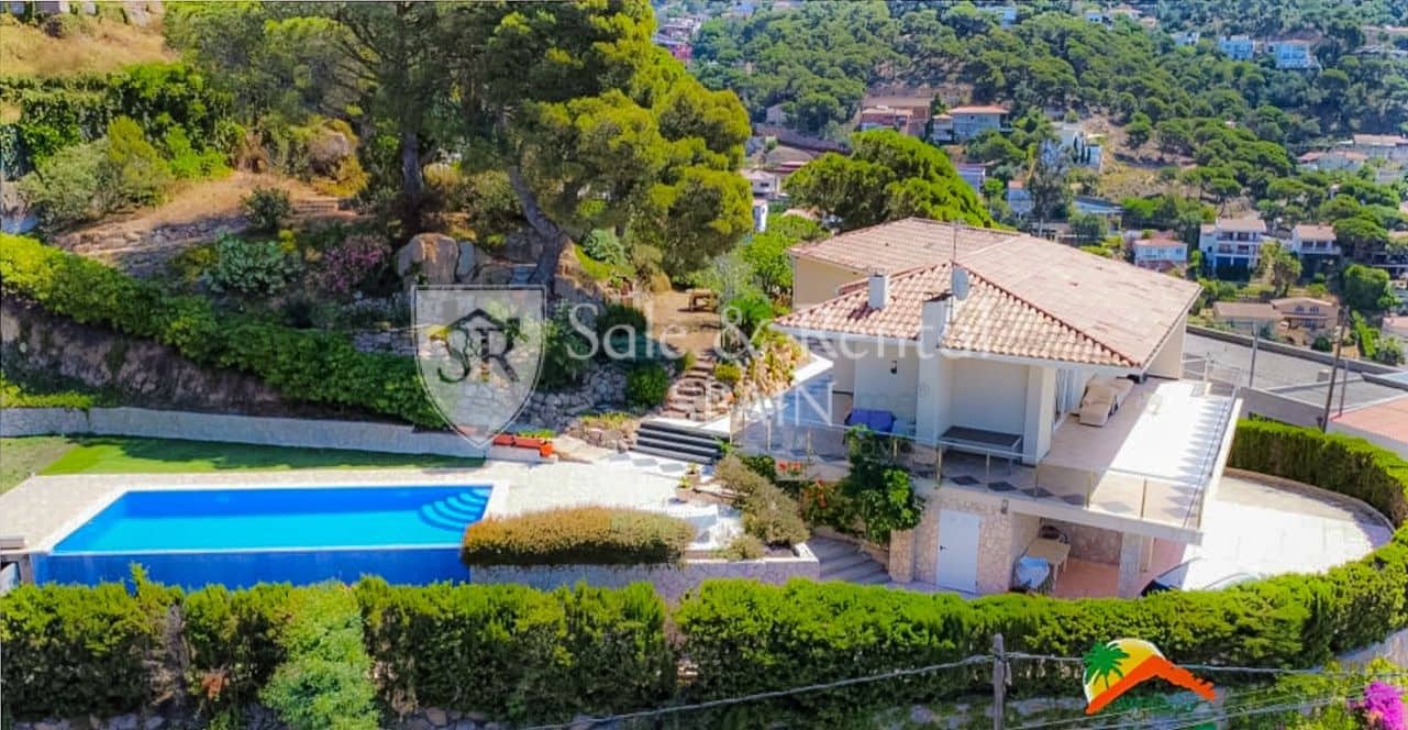 4 bedroom Villa for sale in Lloret de Mar with pool garage - € 795,000 (Ref: 9526057)