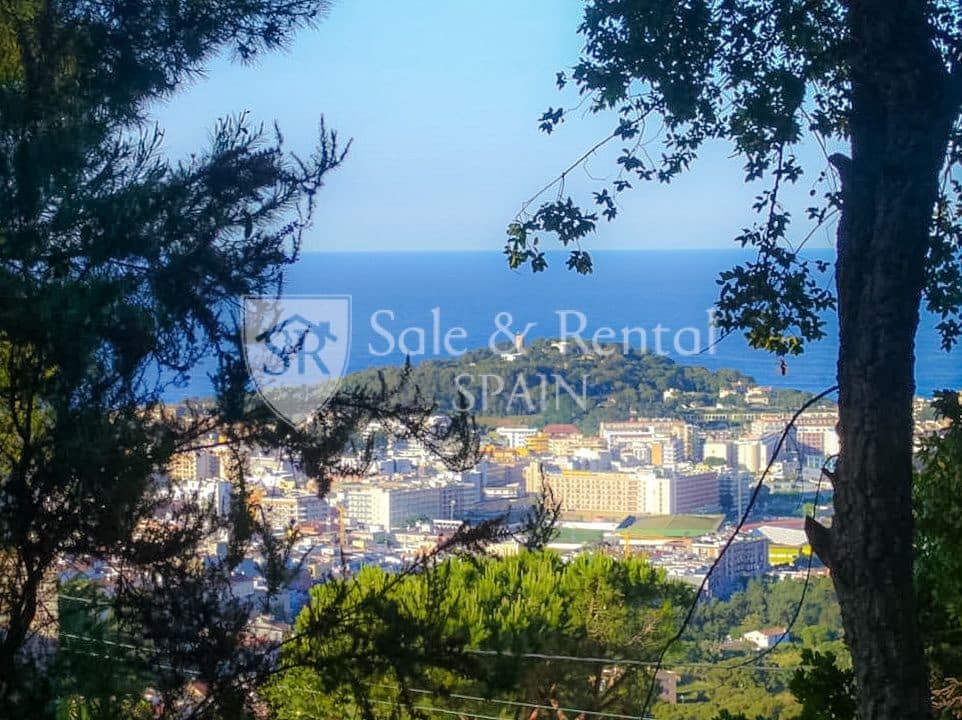 4 bedroom Villa for sale in Lloret de Mar with pool garage - € 795,000 (Ref: 9526057)