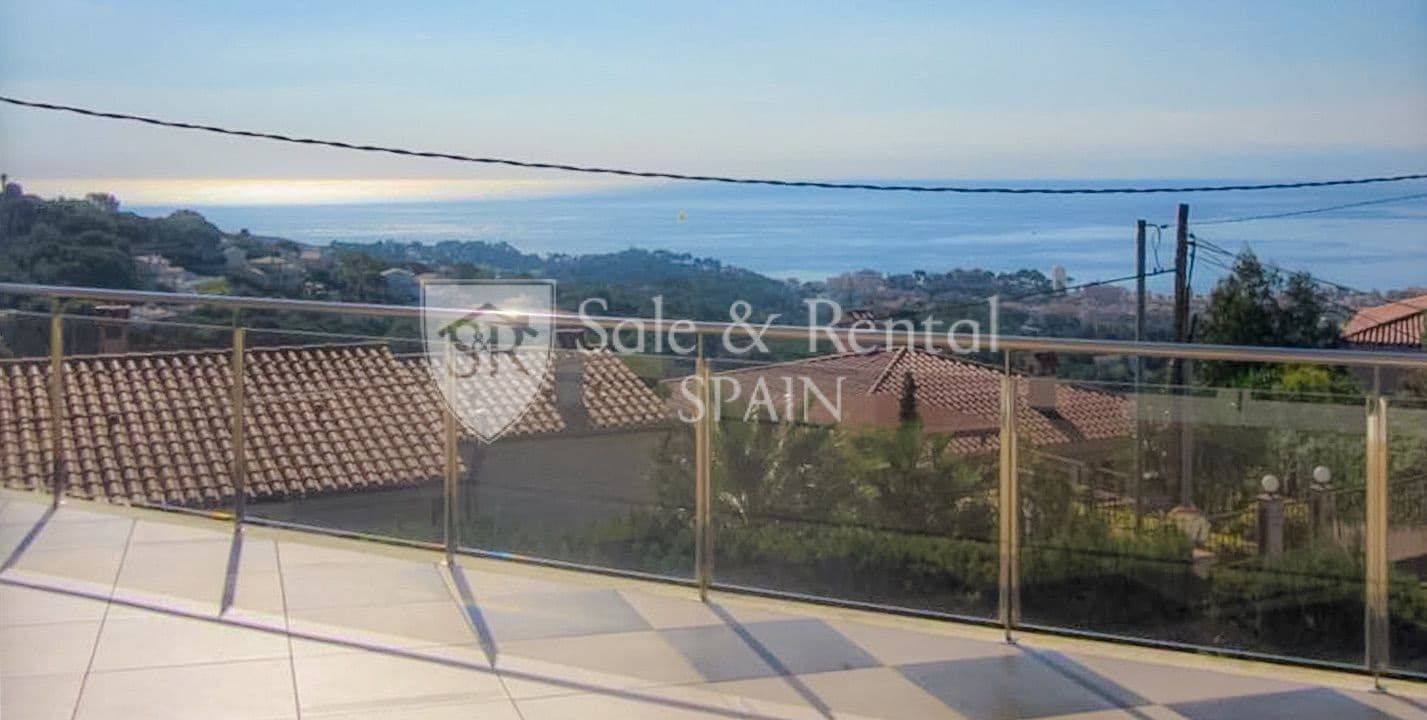 4 bedroom Villa for sale in Lloret de Mar with pool garage - € 795,000 (Ref: 9526057)