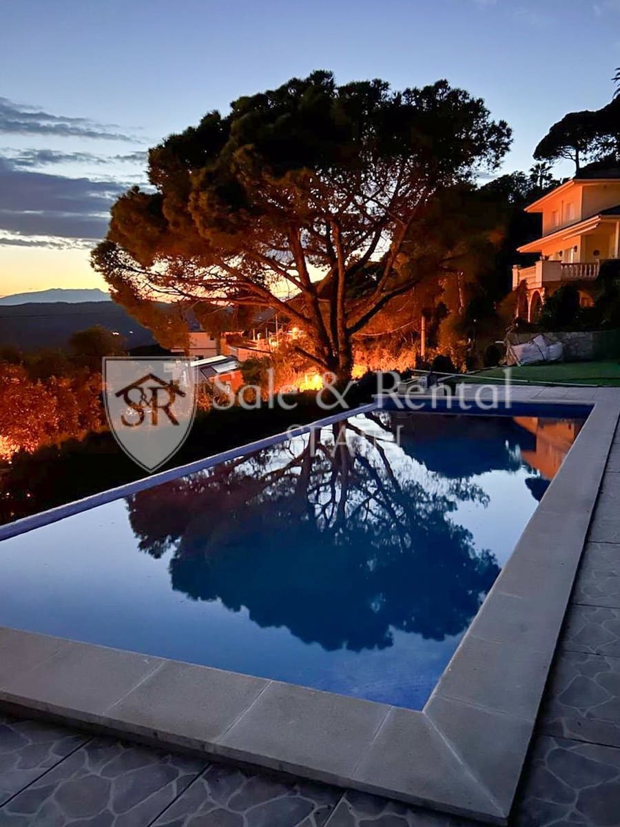 4 bedroom Villa for sale in Lloret de Mar with pool garage - € 795,000 (Ref: 9526057)