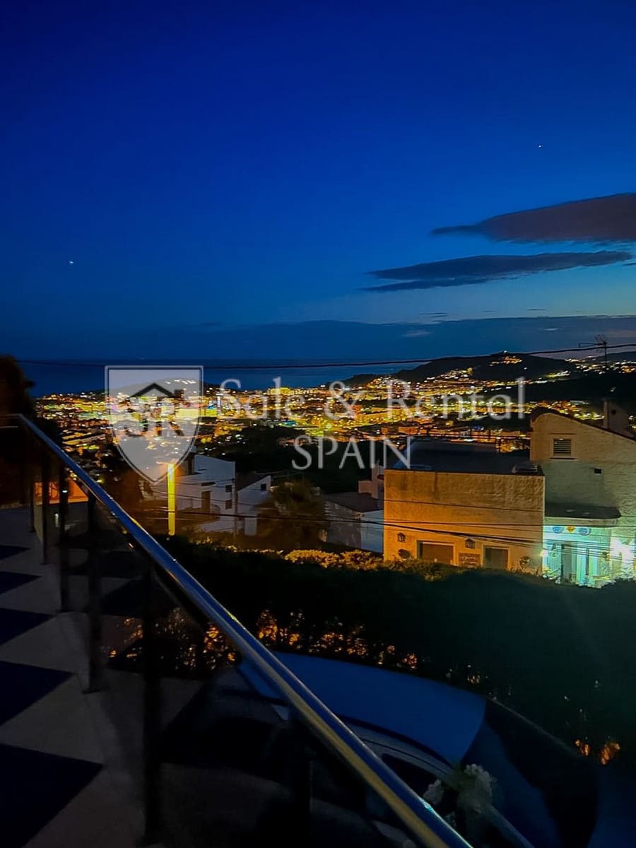 4 bedroom Villa for sale in Lloret de Mar with pool garage - € 795,000 (Ref: 9526057)