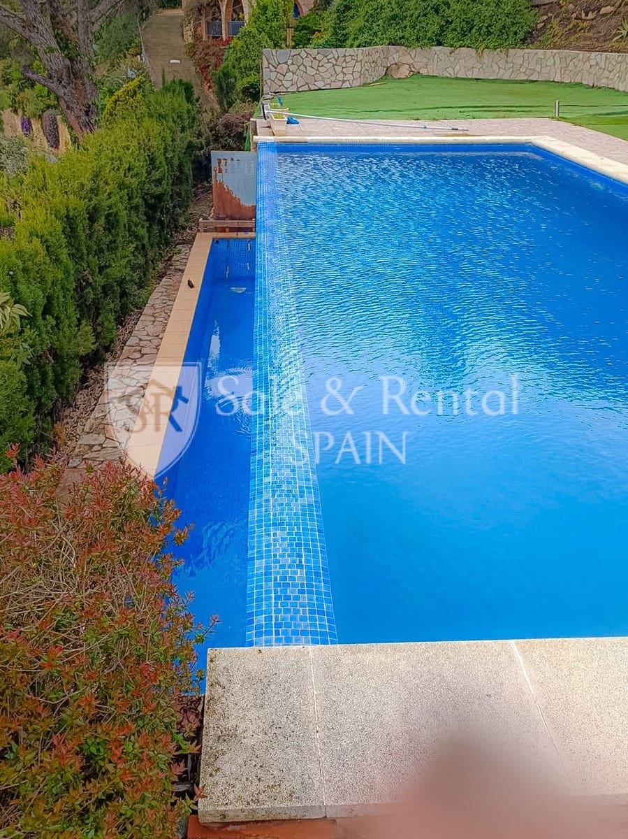 4 bedroom Villa for sale in Lloret de Mar with pool garage - € 795,000 (Ref: 9526057)