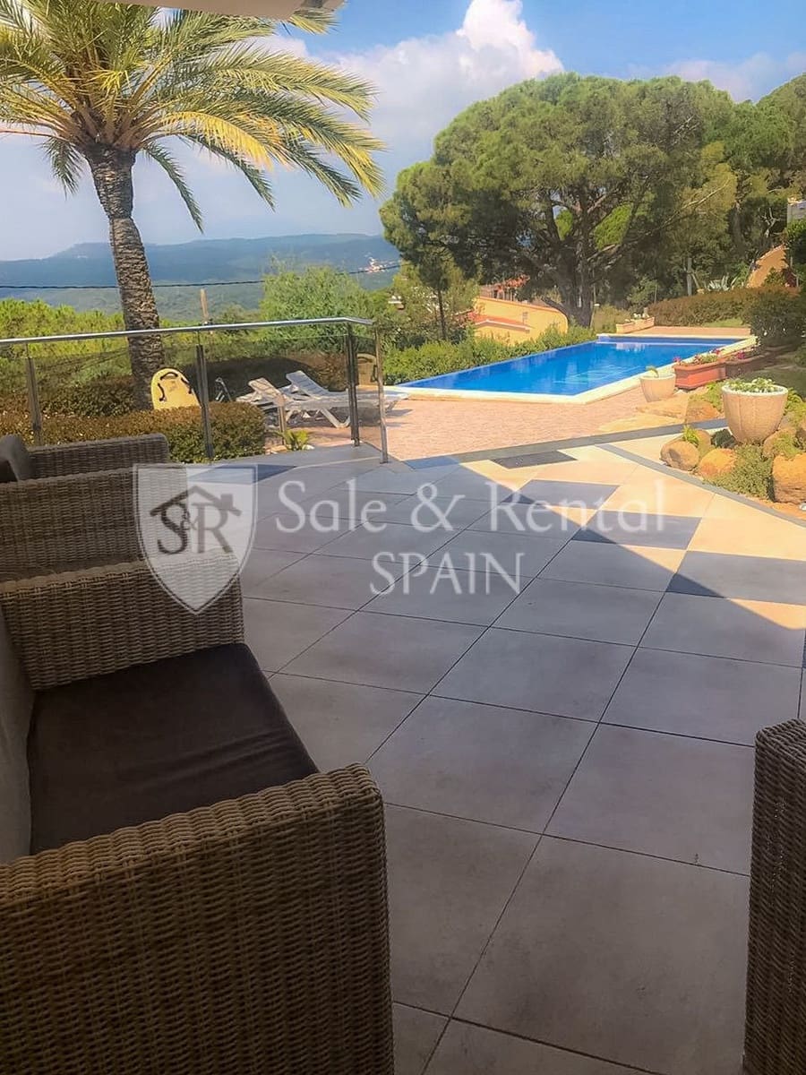 4 bedroom Villa for sale in Lloret de Mar with pool garage - € 795,000 (Ref: 9526057)