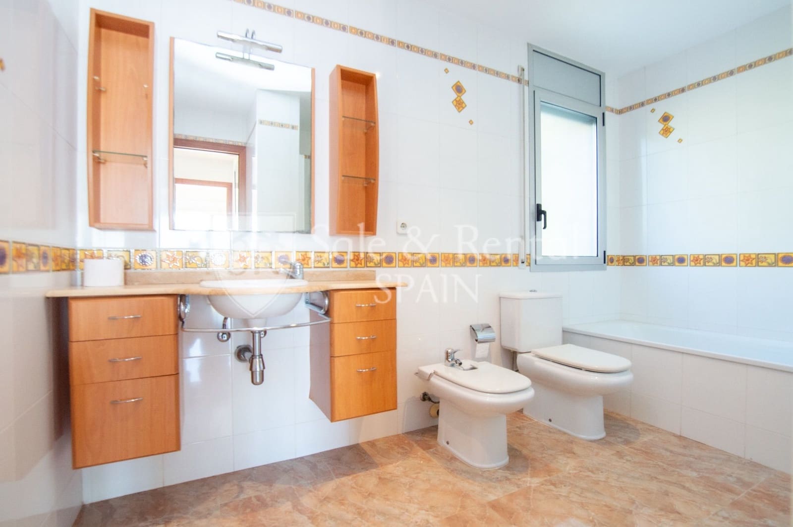 5 soveværelse Semi-Rækkehus til salg i Lloret de Mar med swimmingpool - € 649.000 (Ref: 9542980)