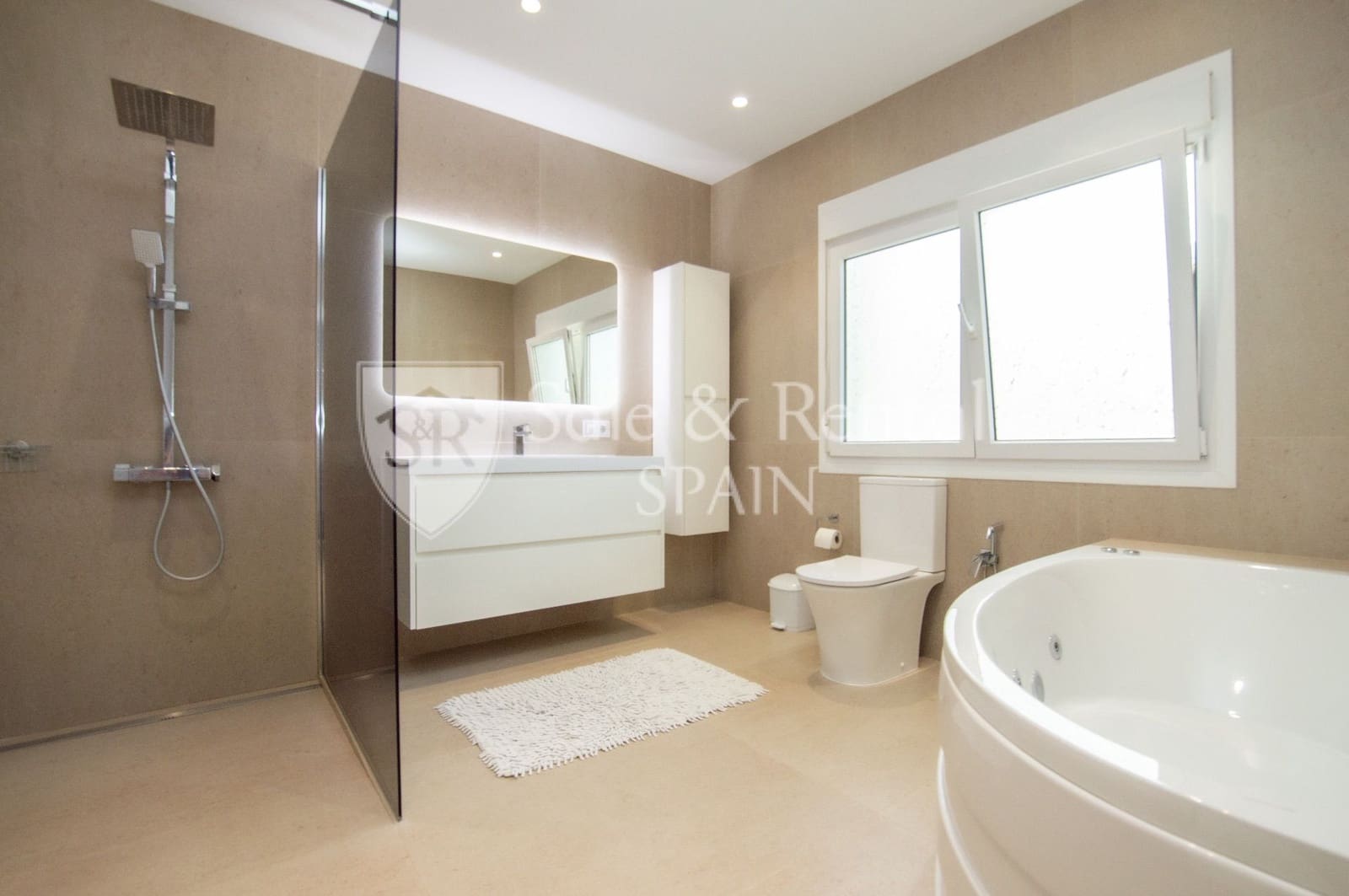 6 soveværelse Villa til salg i Lloret de Mar med swimmingpool garage - € 880.000 (Ref: 9547509)