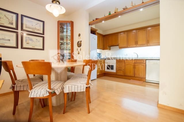 Piso de 3 habitaciones en Sant Feliu de Guíxols en venta con piscina garaje - 350.000 € (Ref: 9554520)