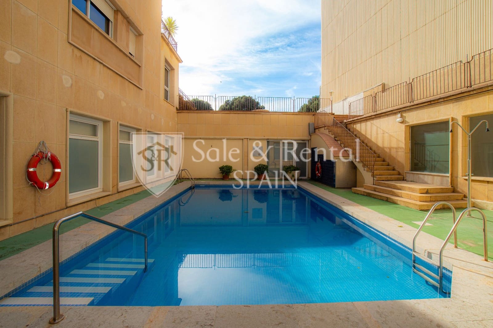 Piso de 3 habitaciones en Sant Feliu de Guíxols en venta con piscina garaje - 350.000 € (Ref: 9554520)